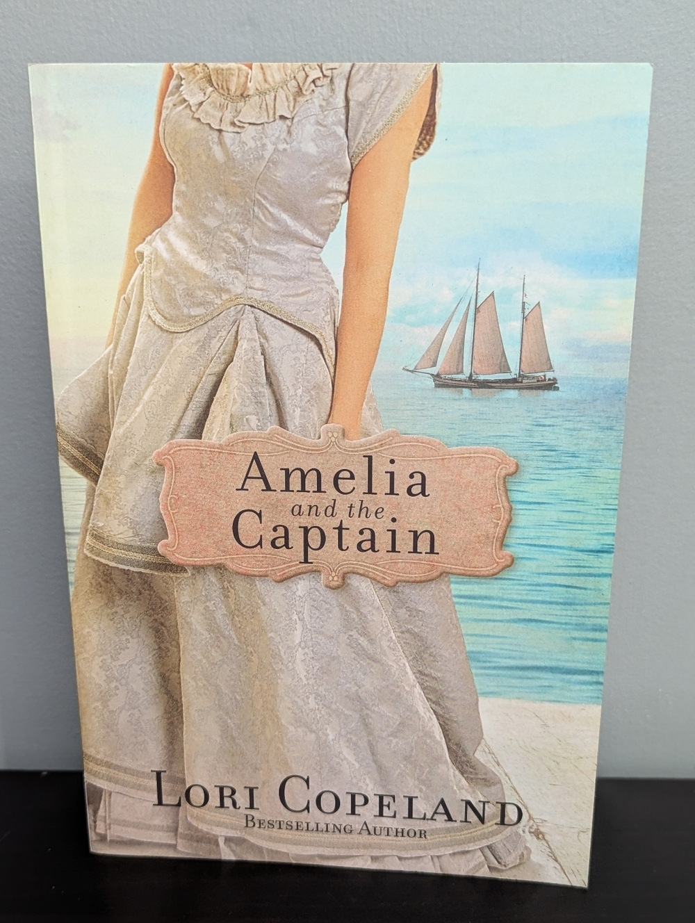 4/$10‎ 📚 Amelia and the Captain By Lori Copeland